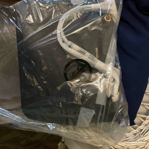 New Michael Kors saffron leather jet set bag. New in a box - Picture 6 of 8